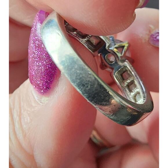 Elegant Sterling Silver Ring with Cubic Zirconia Gemstones - Size US 6 - Picture 8 of 8